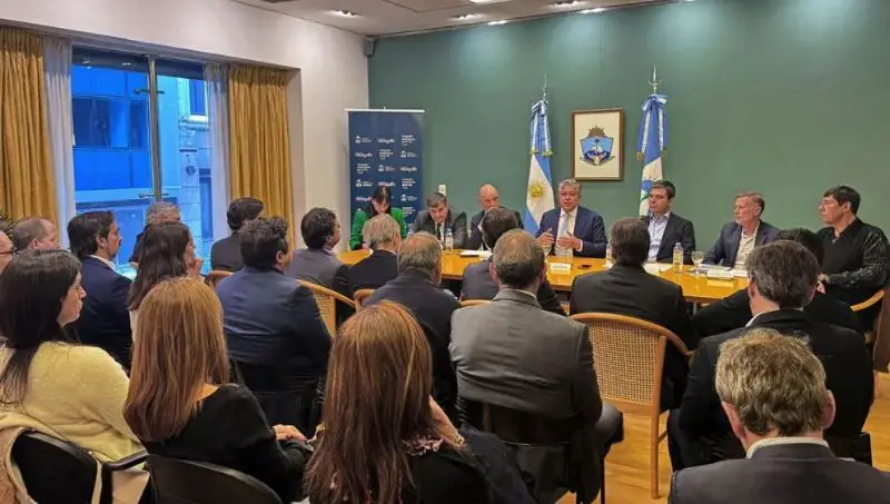 Neuquén impulsa la Mesa de Competitividad para Vaca Muerta: foco en empleo local e inversión sostenible.