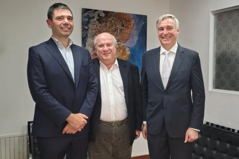 Medele disertó sobre federalismo energético y desarrollo sostenible en Neuquén.