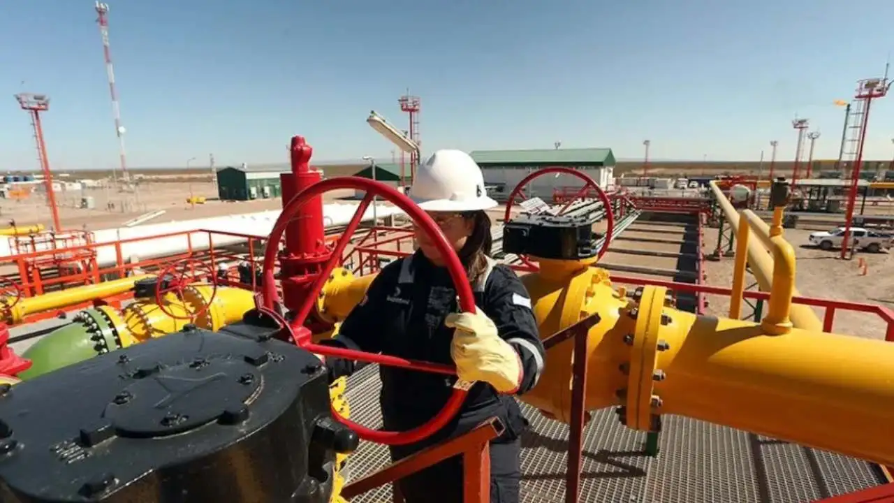 Argentina triplica la producción de gas de Bolivia y se posiciona como un nuevo líder energético en la región.