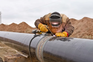 Neuquén consolida su estrategia para que el impacto económico de la actividad petrolera quede en la provincia.
