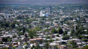 El plan fiscal de Neuquén: proyectan erradicar la deuda y lograr el superávit de infraestructura para 2030.