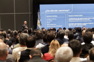 Figueroa aseguró que el RIGI “nos hace competitivos frente a Estados Unidos”.