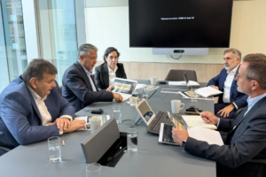 Neuquén mejoró su calificación crediticia y presentó su potencial ante inversores internacionales.