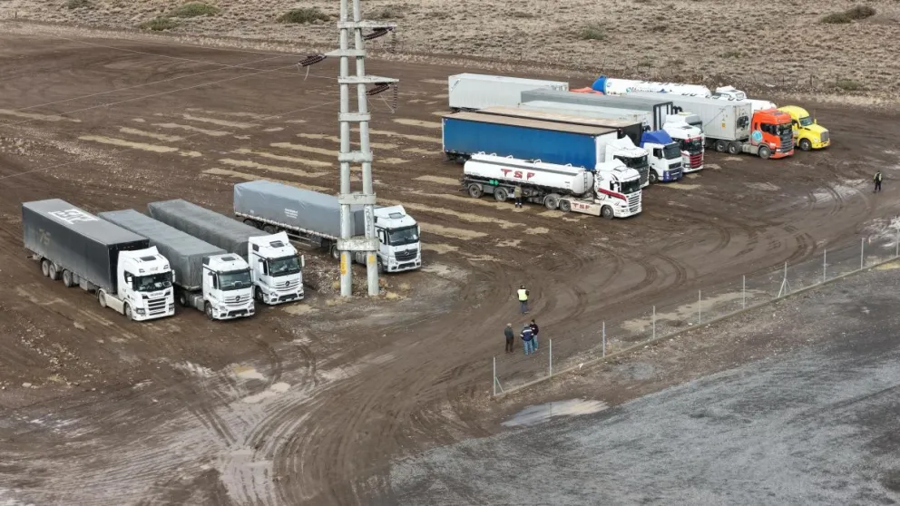 Ya está en marcha el operativo para camiones varados por cierres del Paso Pino Hachado.