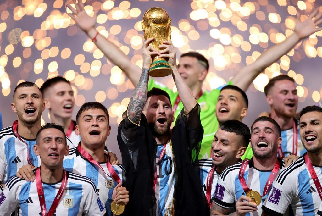 El Mundial se vive en pantalla gigante y con fines solidarios en Neuquén.