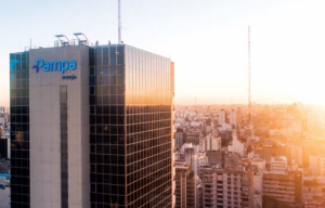 Pampa Energía invertirá US$ 2.700 millones para construir una mega planta de fertilizantes en Bahía Blanca con gas de Vaca Muerta.