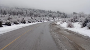 Por la nieve, hay rutas intransitables y un paso fronterizo cerrado en la provincia.