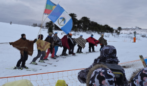 BATEA MAHUIDA: celebró sus 26 años con nieve, antorchas y mucha emoción.