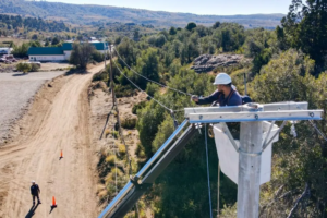 INTERIOR NEUQUINO: más de 4.200 familias neuquinas se benefician con obras de infraestructura eléctrica para nuevos loteos y alumbrado público.