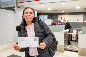 CHOS MALAL: Mónica estrenando conexión área.
