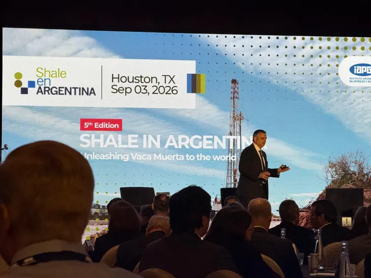 YPF devuelve áreas marginales en Neuquén y acelera megaproyectos de exportación en Vaca Muerta.