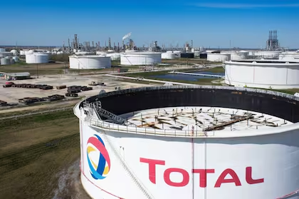 Total Energies anuncia inversiones millonarias desde París con foco en Vaca Muerta y offshore en Tierra del Fuego.