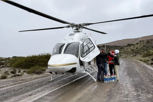 Neuquén llega con asistencia aérea a pobladores afectados por el temporal.
