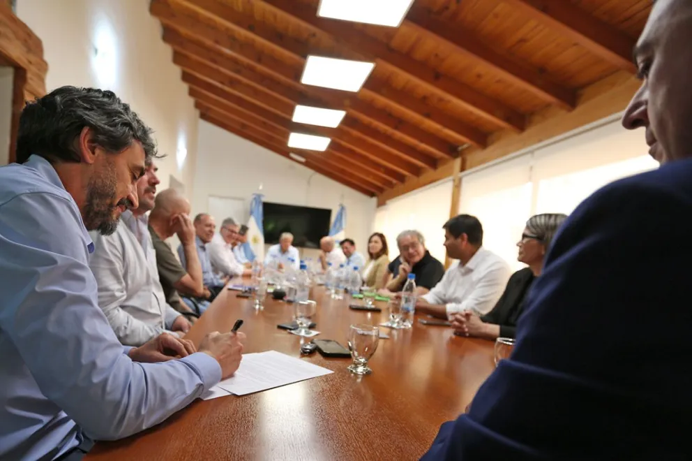 La Tarifa Neuquina se extiende a las cooperativas: usuarios pagarán 30% menos la luz.